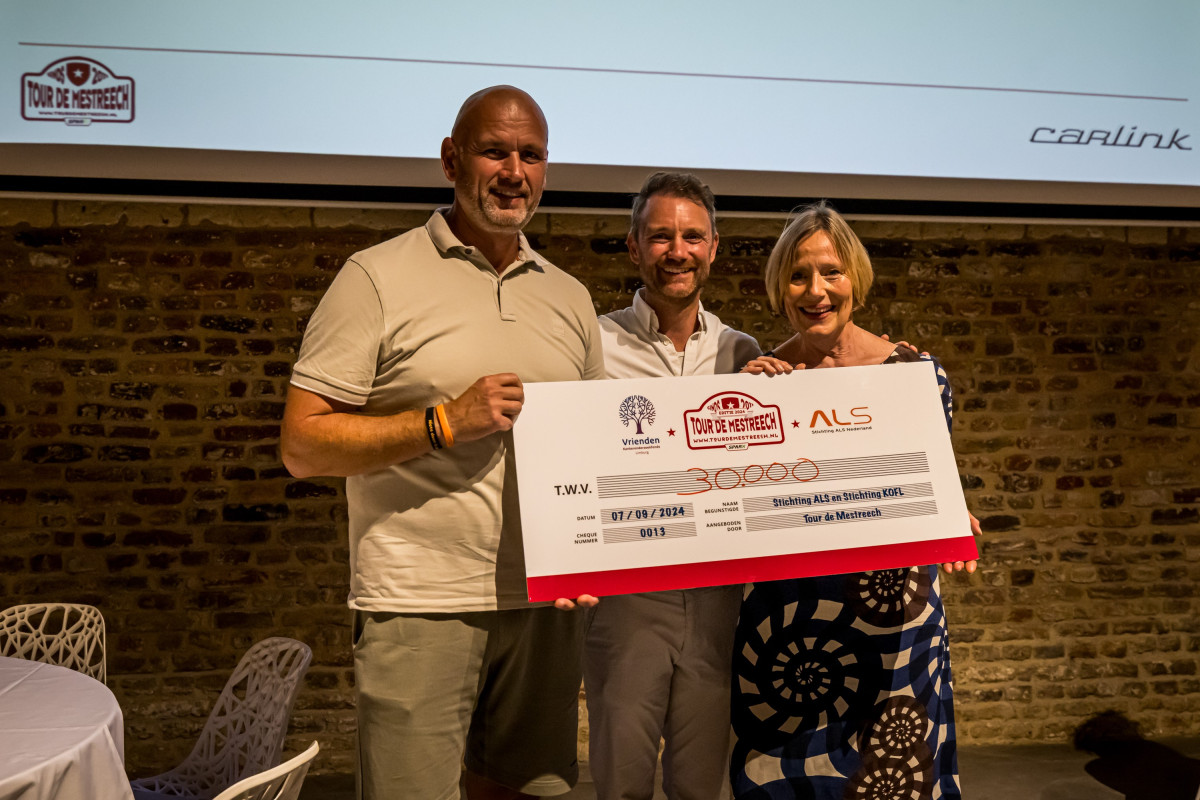 Foto overhandiging cheque Tour de Mestreech